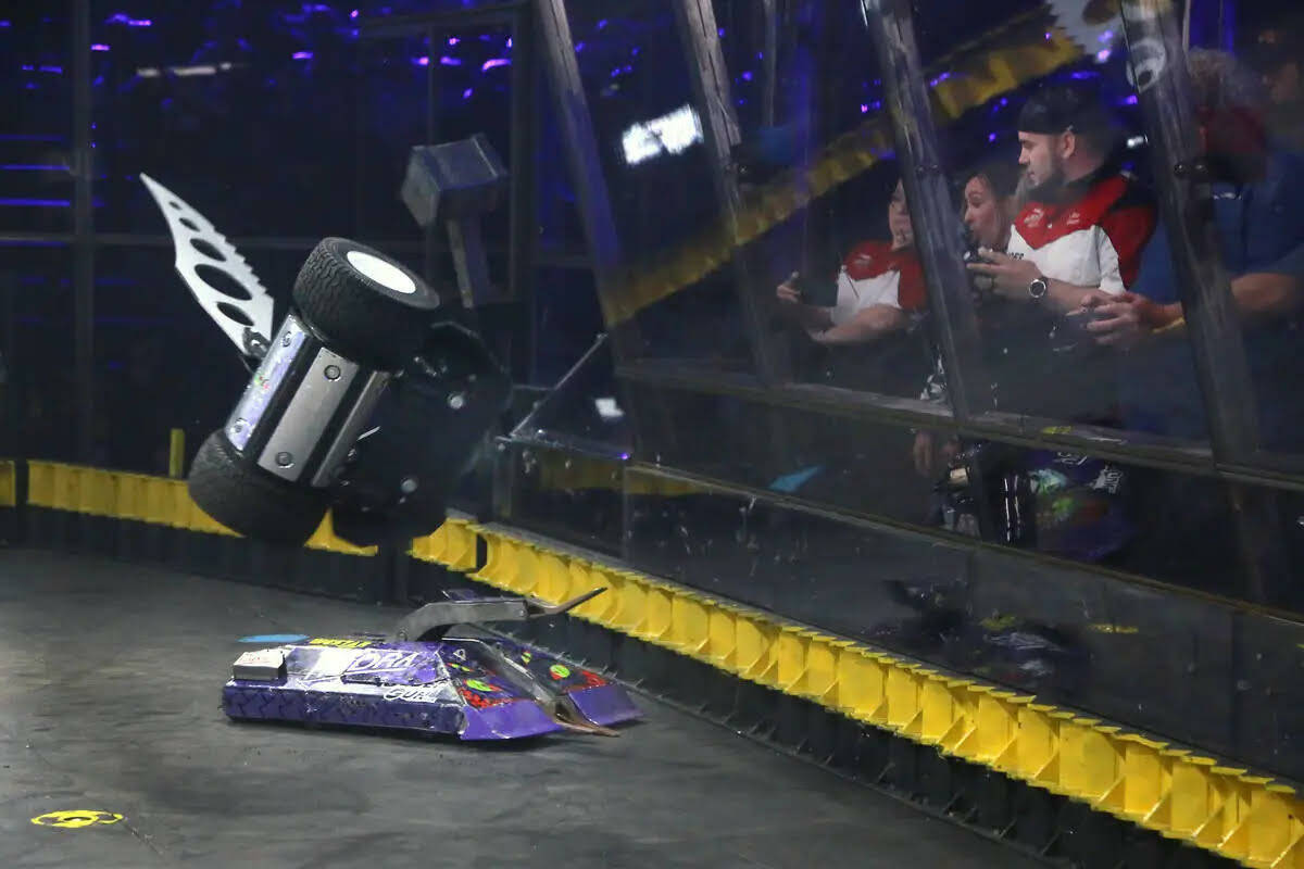 Los bots luchan hasta la muerte, o al menos hasta una conclusión clara, en BattleBots: Destruc ...