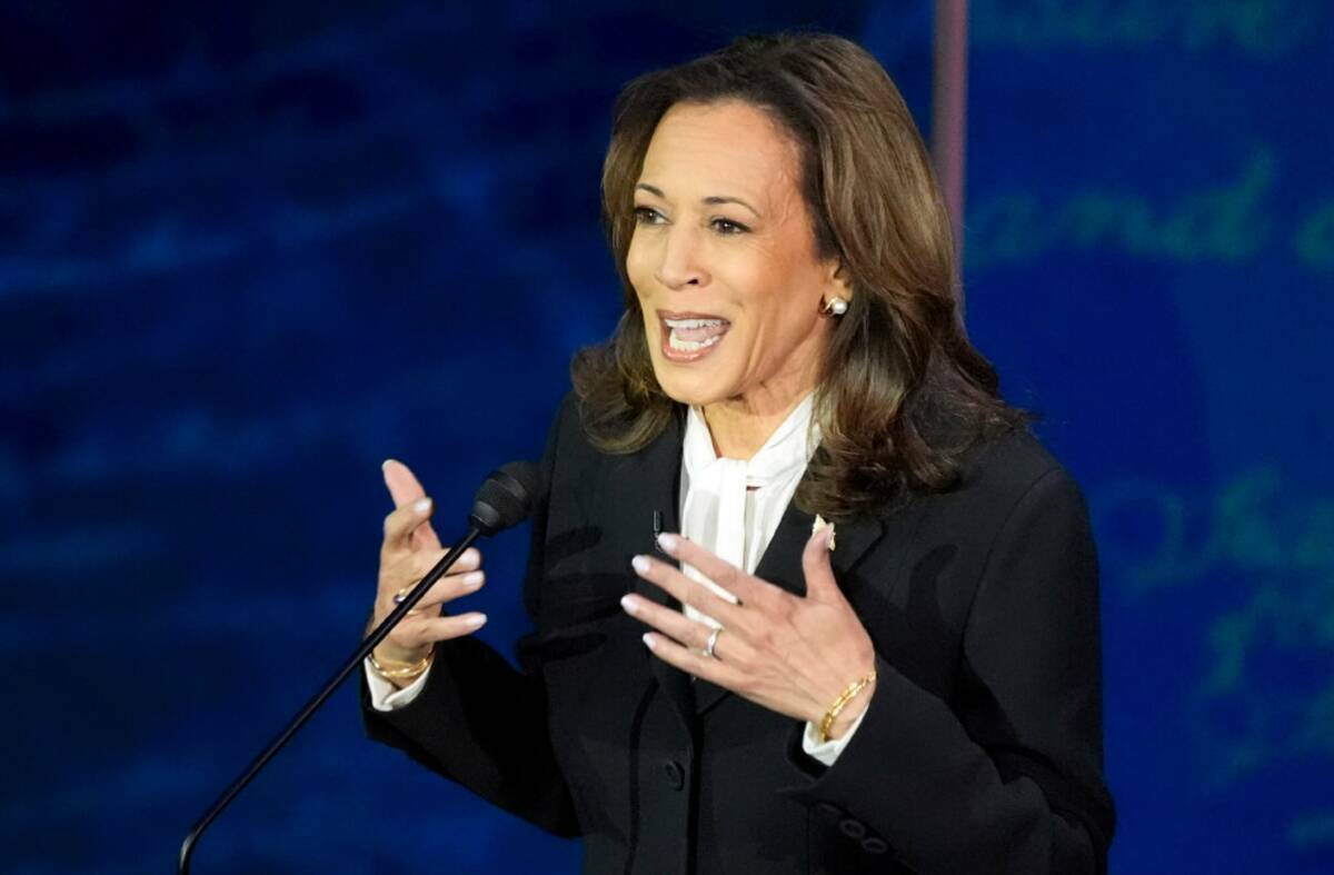 La vicepresidenta Kamala Harris habla durante un debate presidencial con el expresidente Donald ...