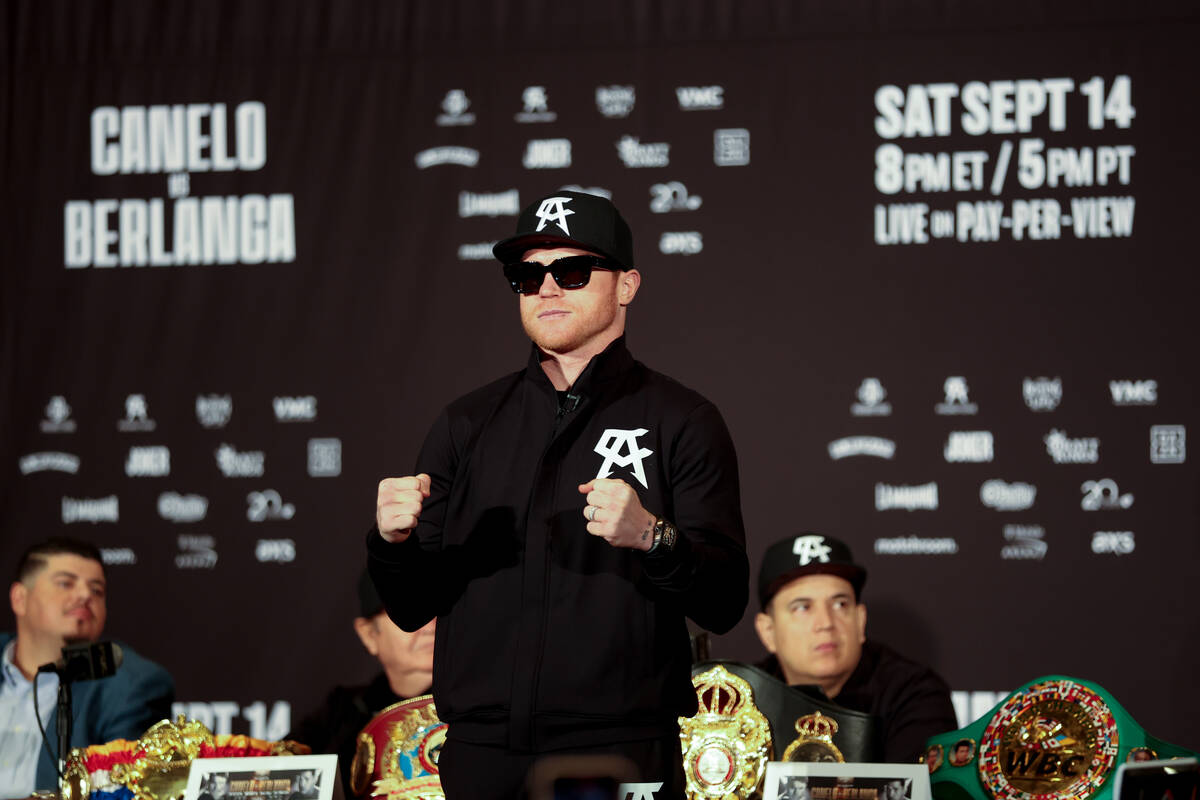 Canelo Álvarez posa durante una conferencia de prensa en el MGM Grand el miércoles 11 de sept ...