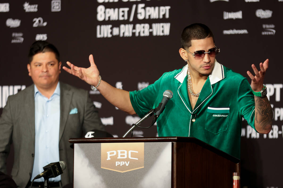 Edgar Berlanga habla durante una conferencia de prensa en el MGM Grand el miércoles 11 de sept ...