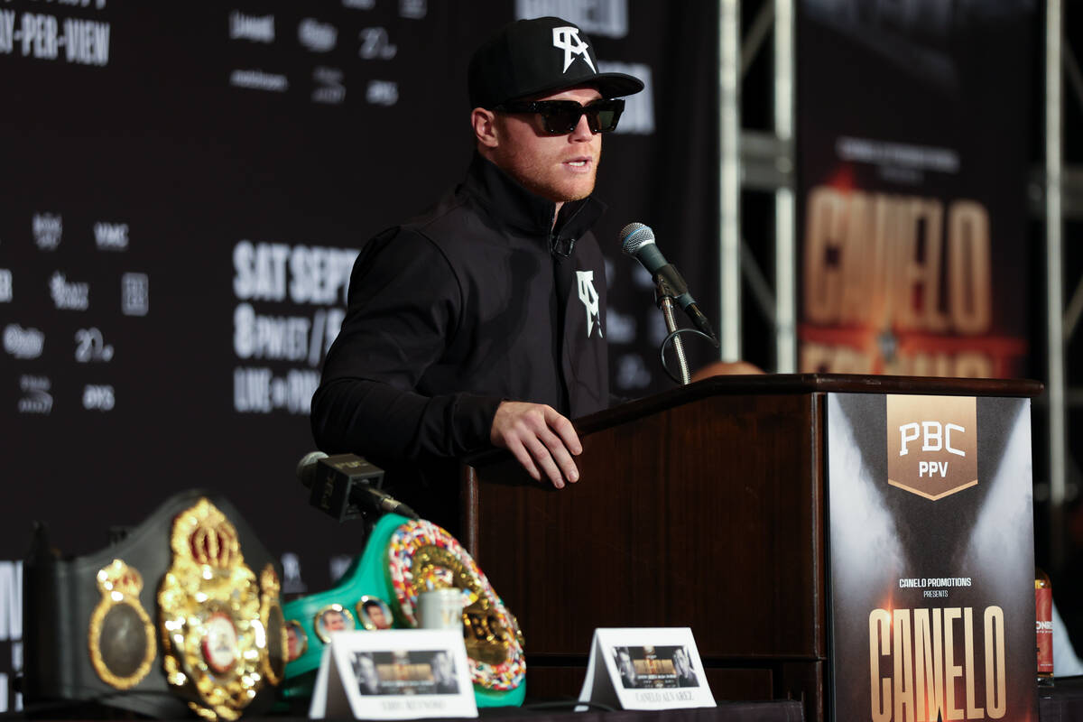 Canelo Álvarez habla durante una conferencia de prensa en el MGM Grand el miércoles 11 de sep ...