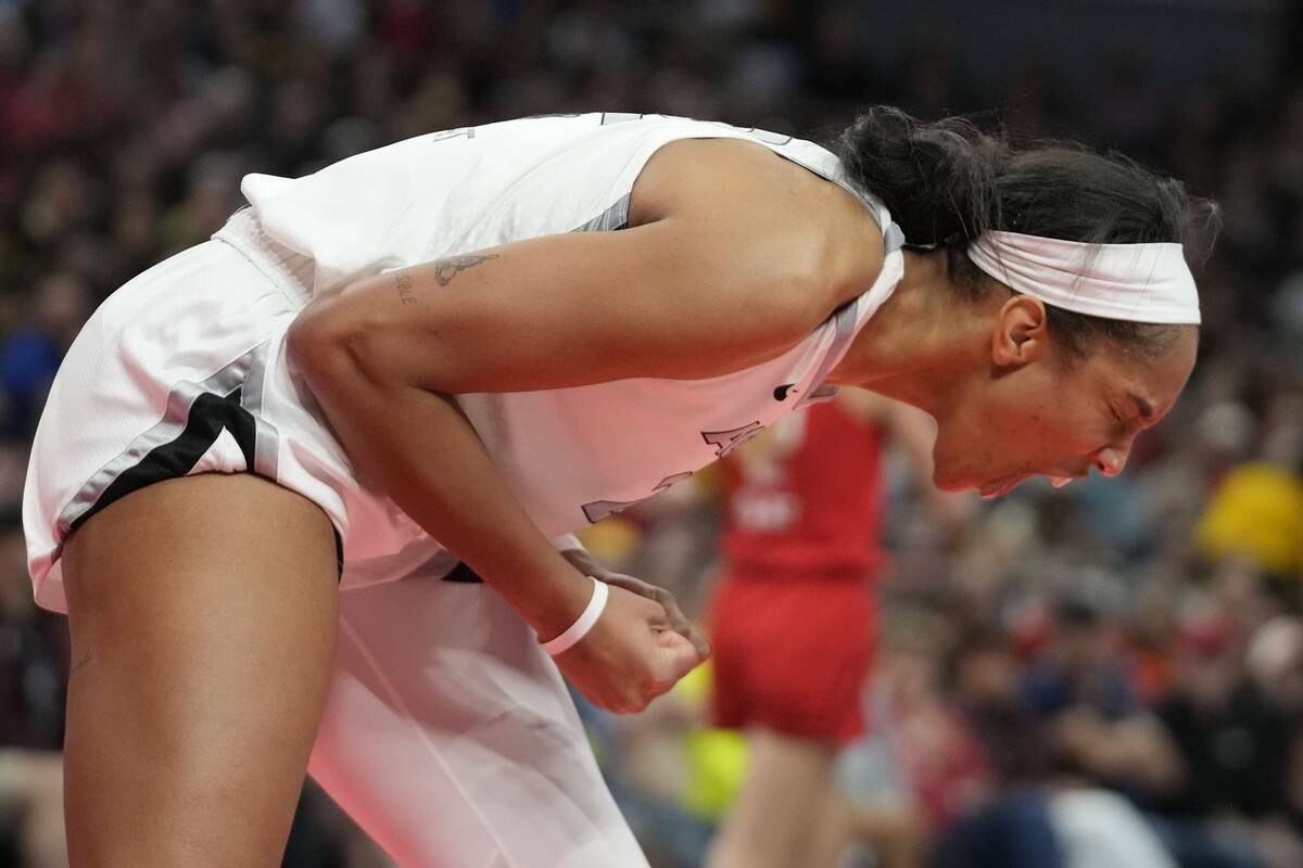 A'ja Wilson de Las Vegas Aces reacciona tras fallar un tiro durante la segunda mitad de un part ...