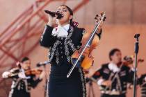 El programa de mariachis de la Academia Del Sol se presenta en la segunda competencia anual de ...