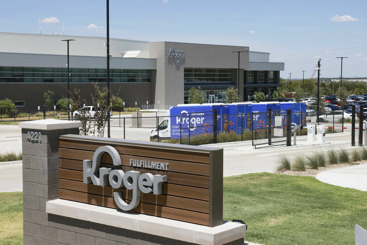 ARCHIVO - El exterior del centro de cumplimiento de Kroger visto el 27 de julio de 2022, en Dal ...