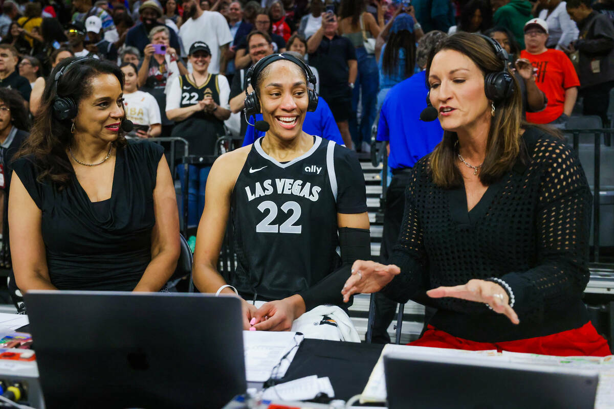 A'ja Wilson es entrevistada tras convertirse en la primera jugadora de la WNBA en anotar mil pu ...