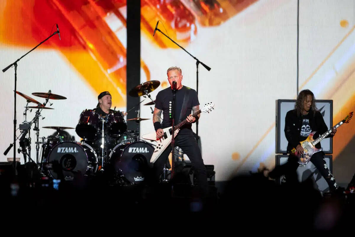 Metallica se presenta en Allegiant Stadium en Las Vegas, el viernes 25 de febrero de 2022. (Eri ...