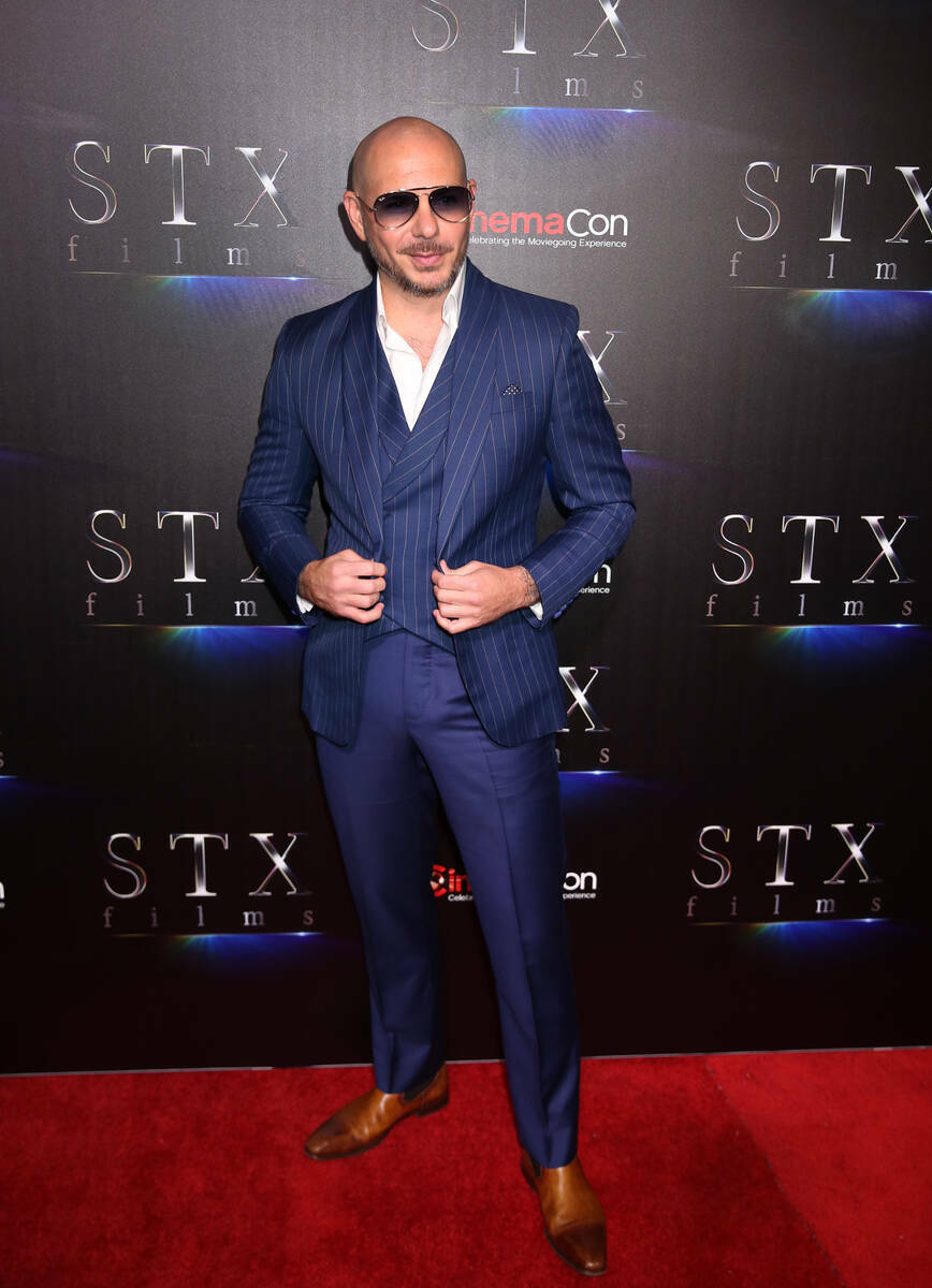 Pitbull llega a la alfombra roja de CinemaCon en The Colosseum at Caesars Palace, el martes 2 d ...