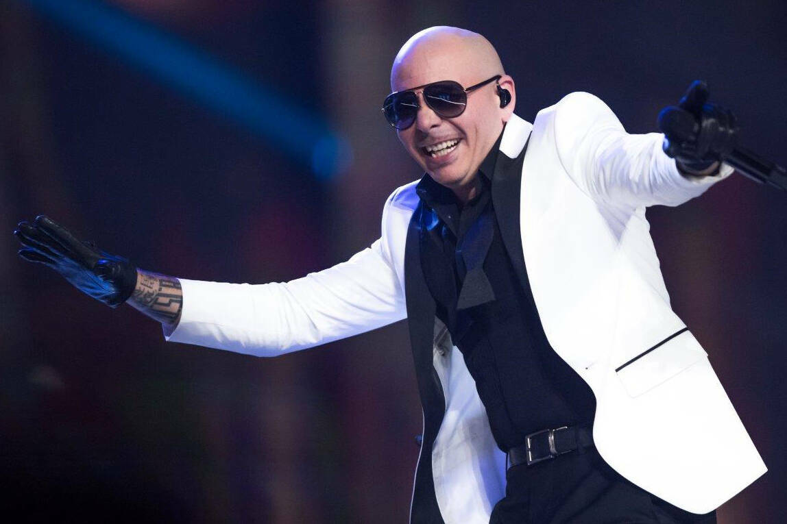 Pitbull se presenta durante The Miss USA Pageant en el Mandalay Bay Events Center, el domingo 1 ...