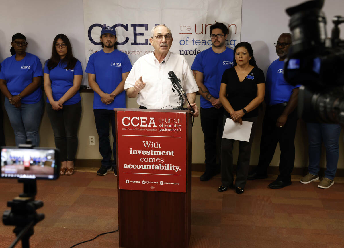 El director ejecutivo de la Clark County Education Association (CCEA), John Vellardita, habla d ...