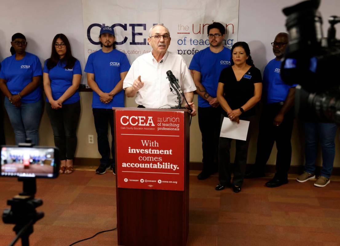 El director ejecutivo de la Clark County Education Association (CCEA), John Vellardita, habla d ...