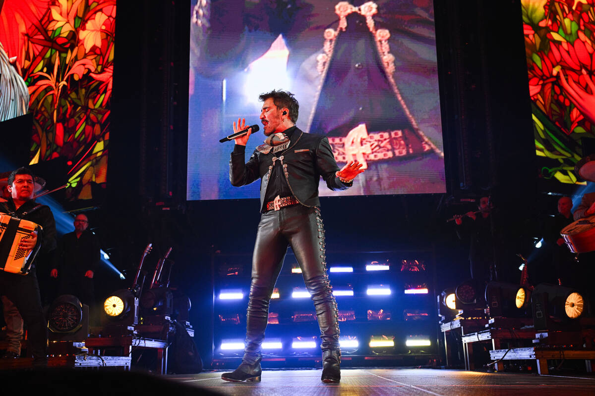 Alejandro Fernández se presenta en el MGM Grand Garden Arena para celebrar la Independencia de ...