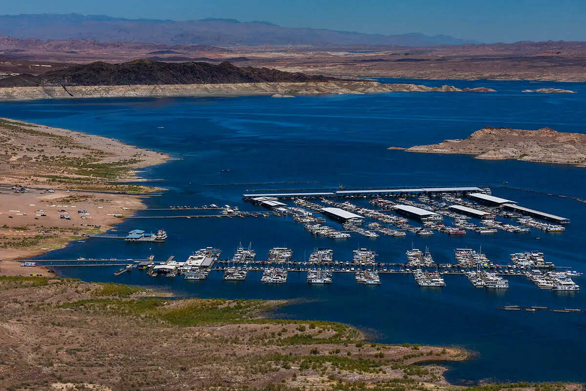 La Marina del lago Mead vista desde el sendero Hoover Dam Lodge el 15 de agosto de 2024, cerca ...