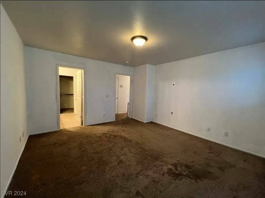 9125 Careful Canvas Ave. Está ubicada en Centennial y está listada por $329,000. La recámara ...