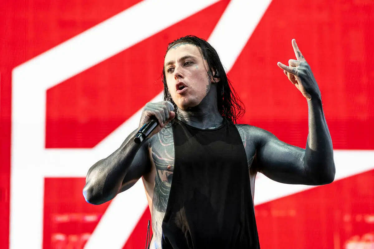 Ronnie Radke de Falling In Reverse actúa durante el Sonic Temple Art and Music Festival el vie ...