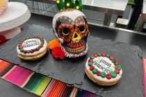 Pinkbox Doughnuts ha creado una colorida dona con el logotipo de Viva Los Raiders disponible en ...