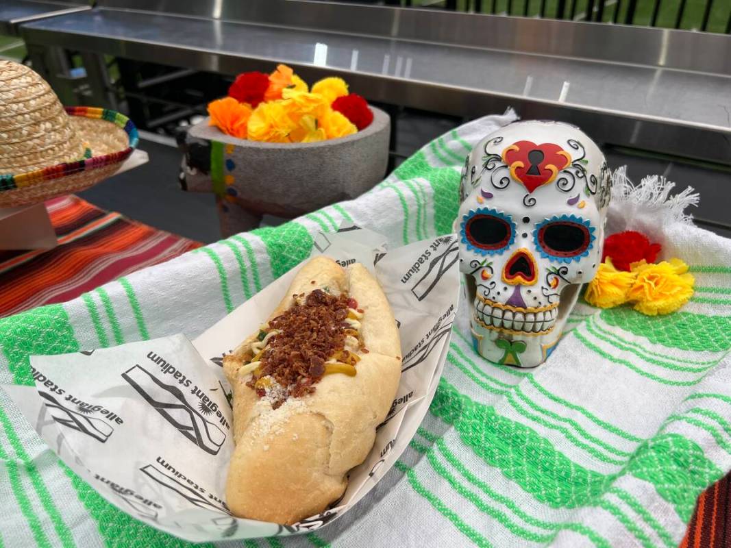 El 'Pancho Villa dog' se venderá en la sección 104 del Allegiant Stadium como parte del menú ...