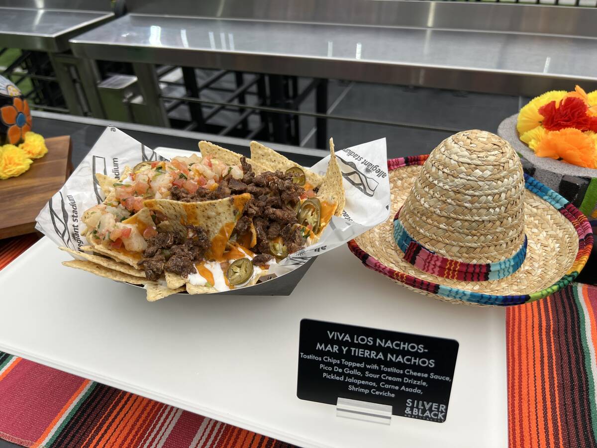 Los nachos Mar y Tierra se venderán en la sección 336 del Allegiant Stadium como parte del me ...