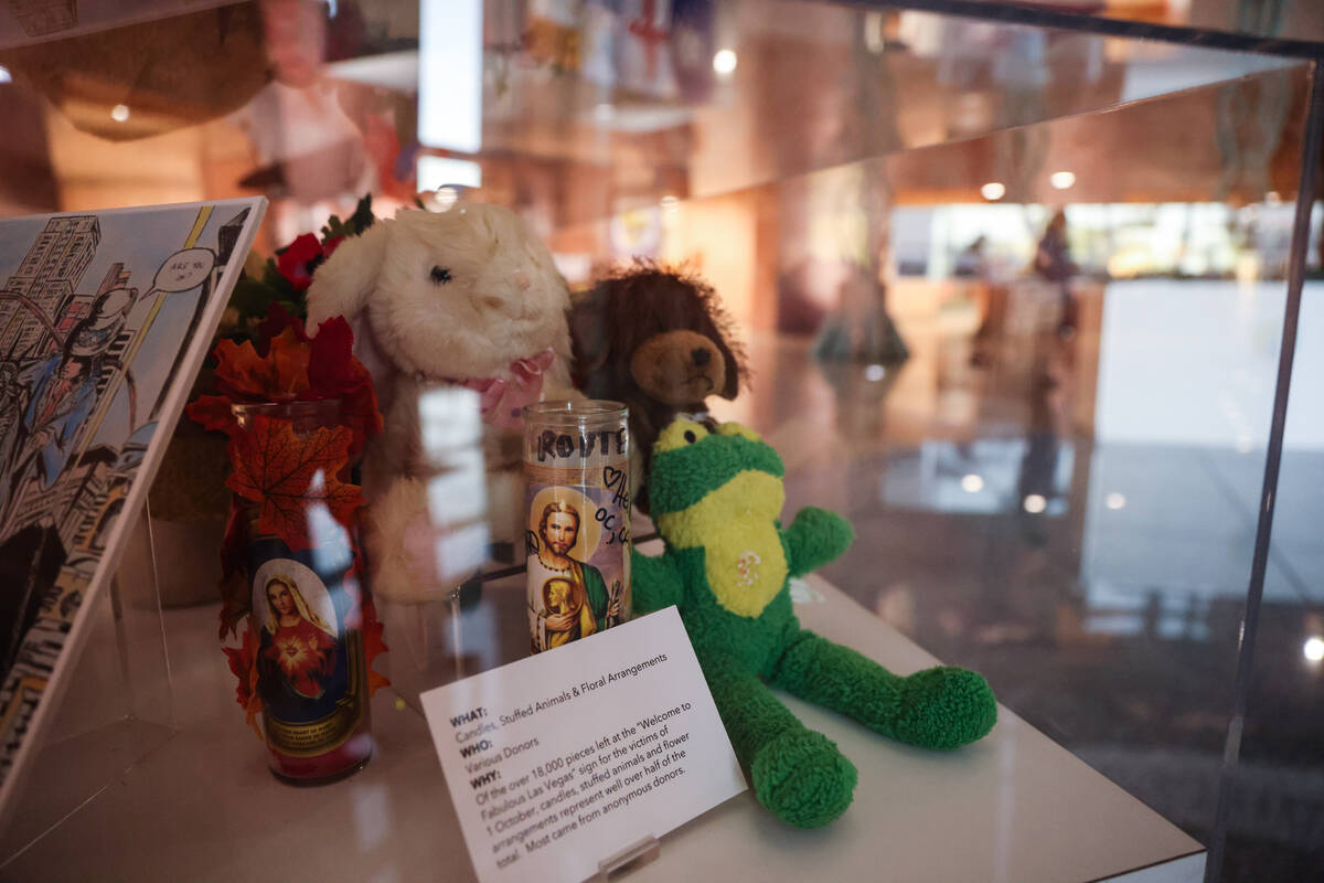 Recuerdos en la exposición “Recordando el 1 de octubre” en la Galería Rotunda del Centro ...