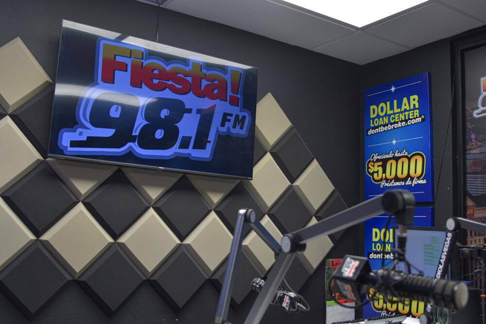 La estación de radio dentro del Boulevard Mall. La emisora es Fiesta 98.1. (Jimmy Romo/Las Veg ...