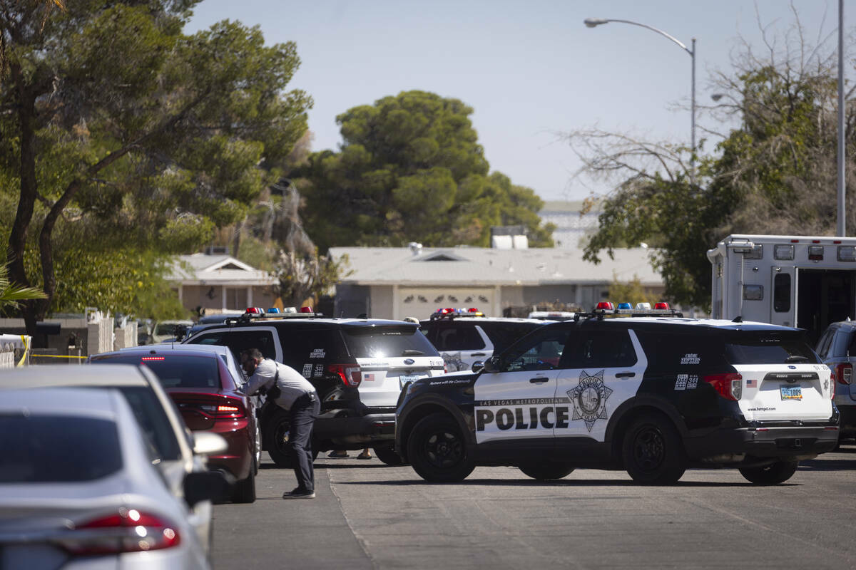 La policía de Las Vegas investiga un homicidio en la cuadra 6400 de Placer Drive, el jueves 26 ...