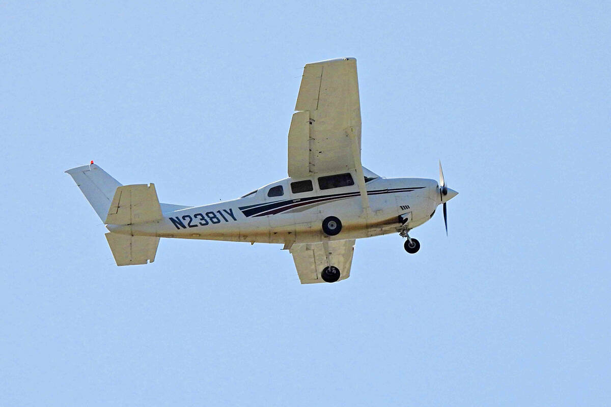 Un Cessna T206H visto en una foto de archivo. Un avión similar sufrió una colisión en pleno ...