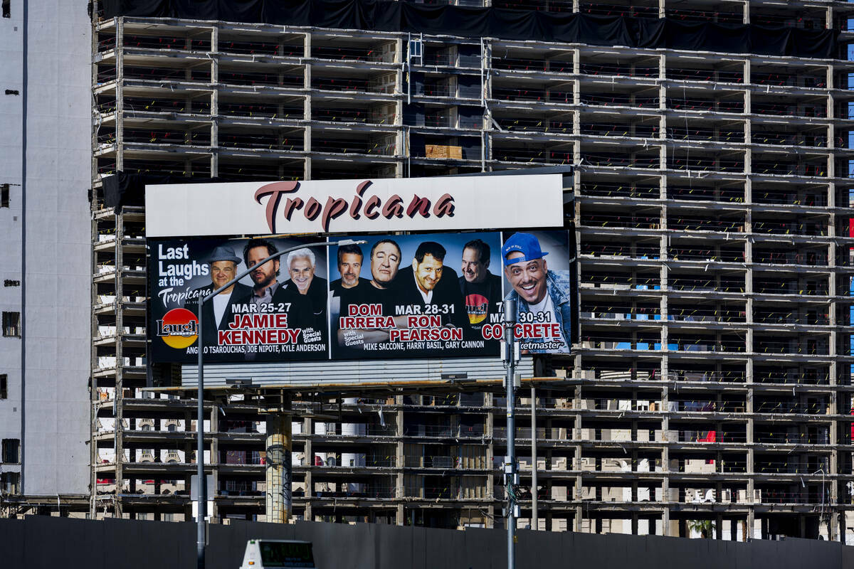 Los preparativos para la próxima implosión continúan en el Tropicana Las Vegas, el martes 24 ...