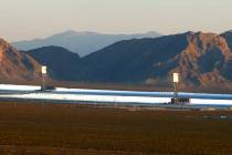 El Sistema de Generación Eléctrica Solar de Ivanpah es fotografiado el miércoles 25 de septi ...