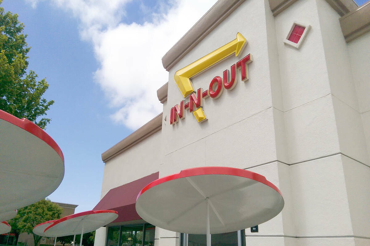 Se muestra el exterior de un restaurante de hamburguesas In-N-Out. (Getty Images)