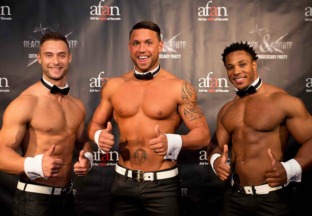 Chippendales asiste a la fiesta anual en blanco y negro de AFAN. (Tonya Harvey)