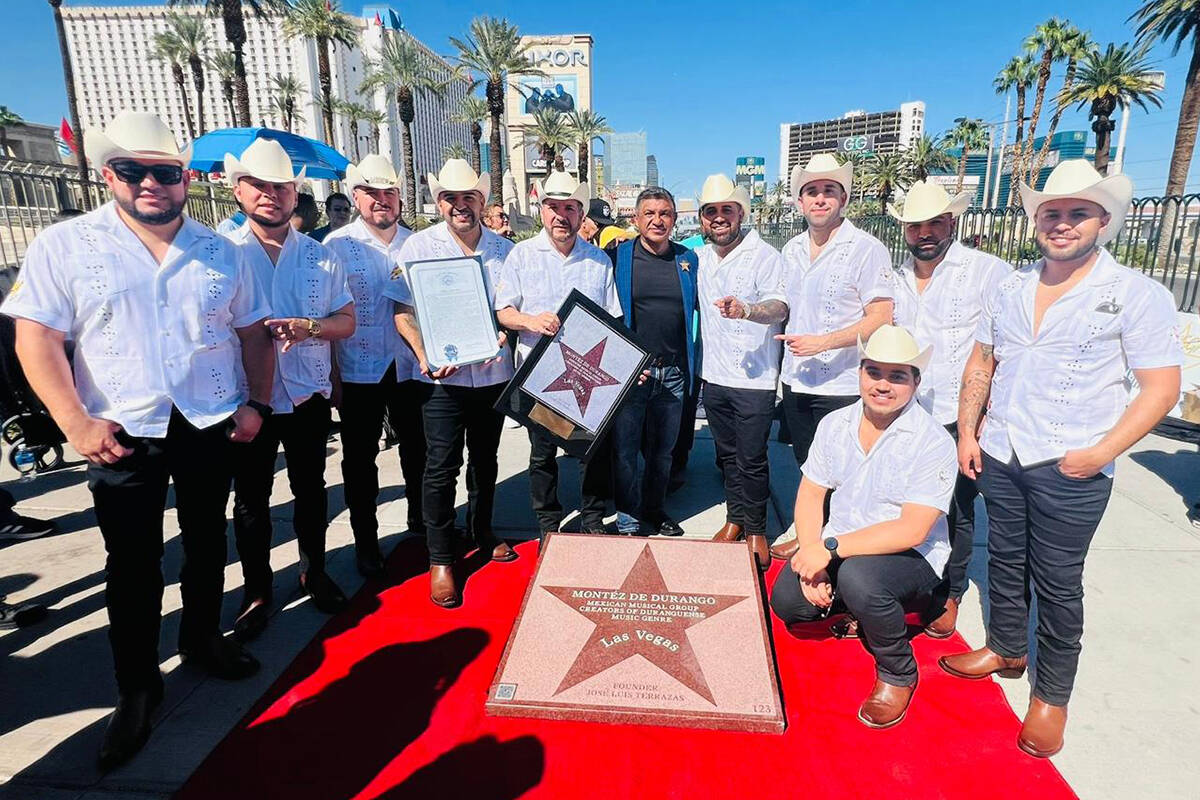 Montéz de Durango recibe su estrella en el Paseo de la Fama de Las Vegas frente al hotel y cas ...