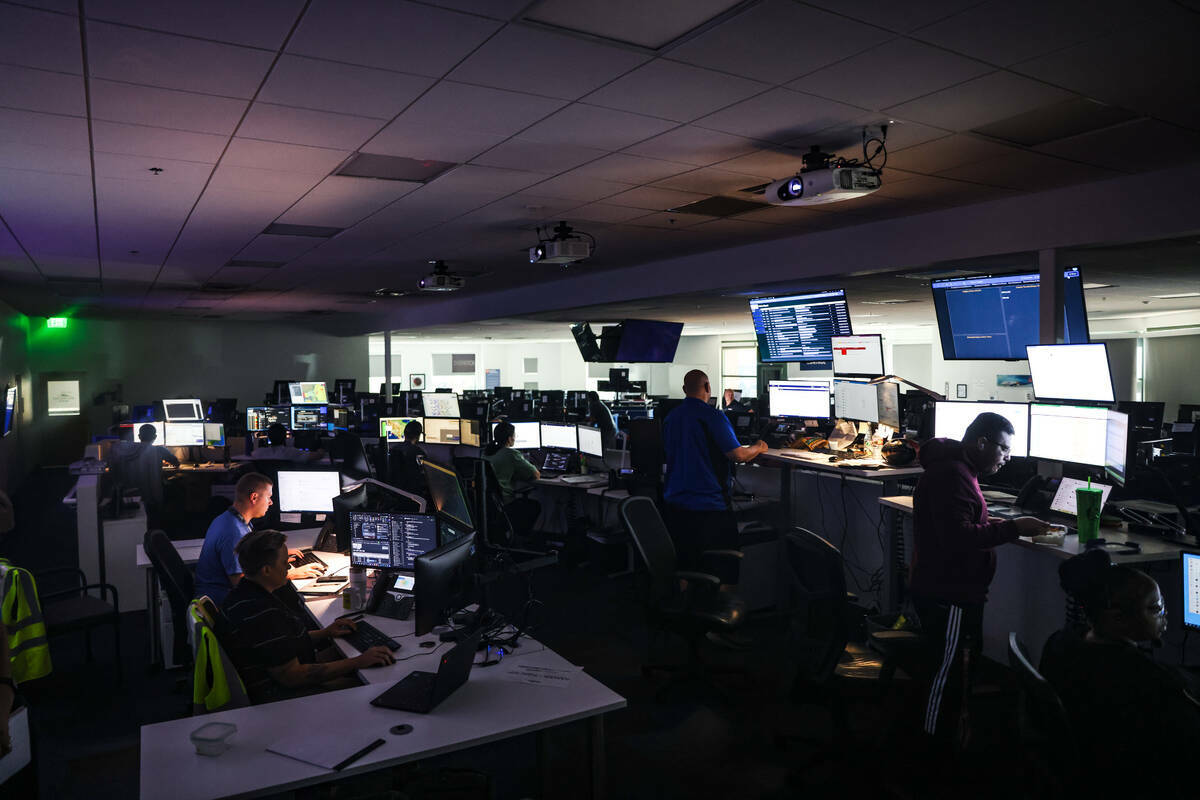 El Centro de Control de Operaciones en la sede de Allegiant Air, en Las Vegas, el lunes 7 de oc ...