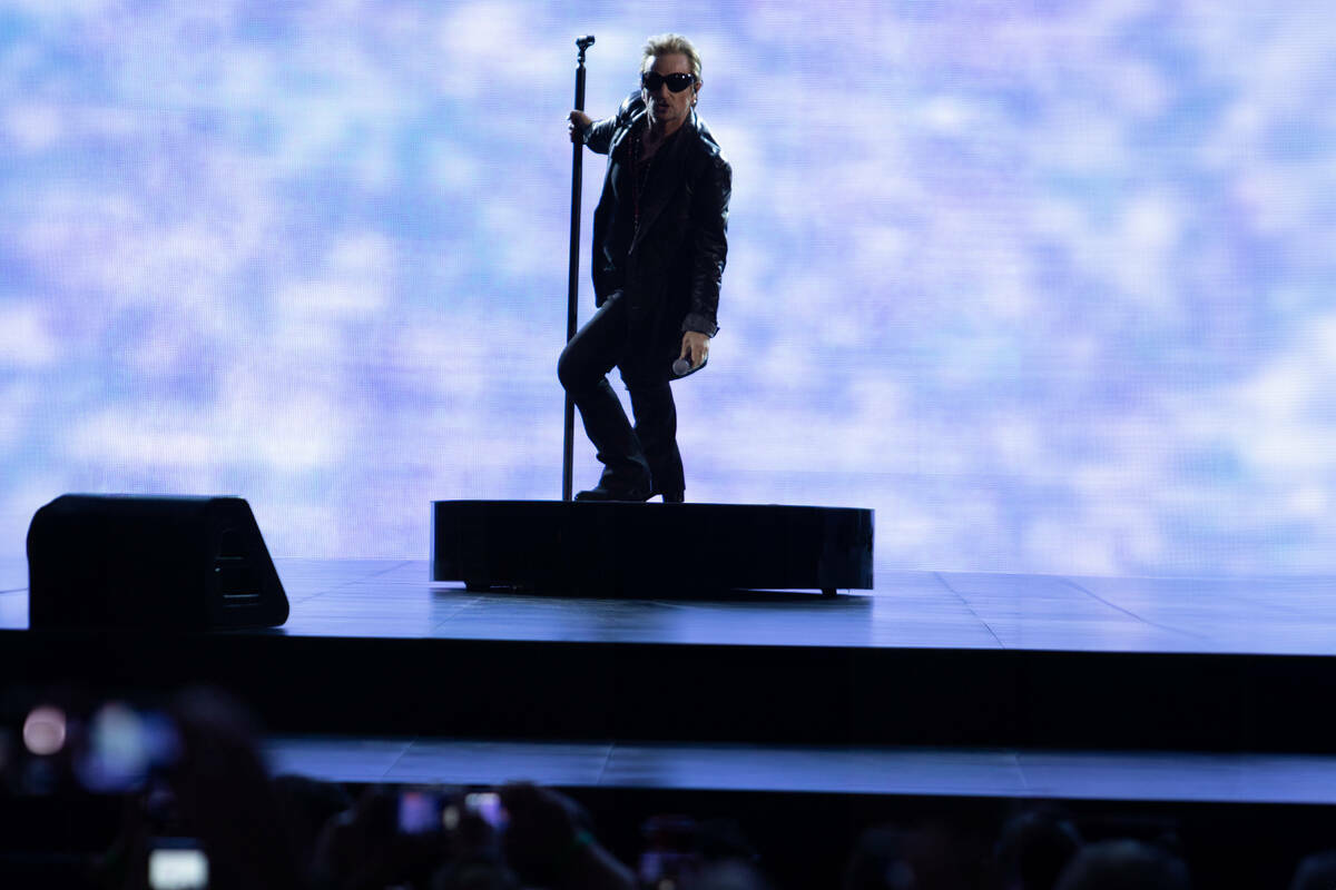 Bono actúa durante la residencia de U2 en la Sphere. (Ross Stewart)