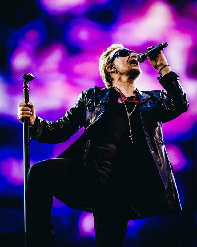 Bono se presenta durante la última noche de la residencia de U2 en la Sphere, el 2 de marzo de ...