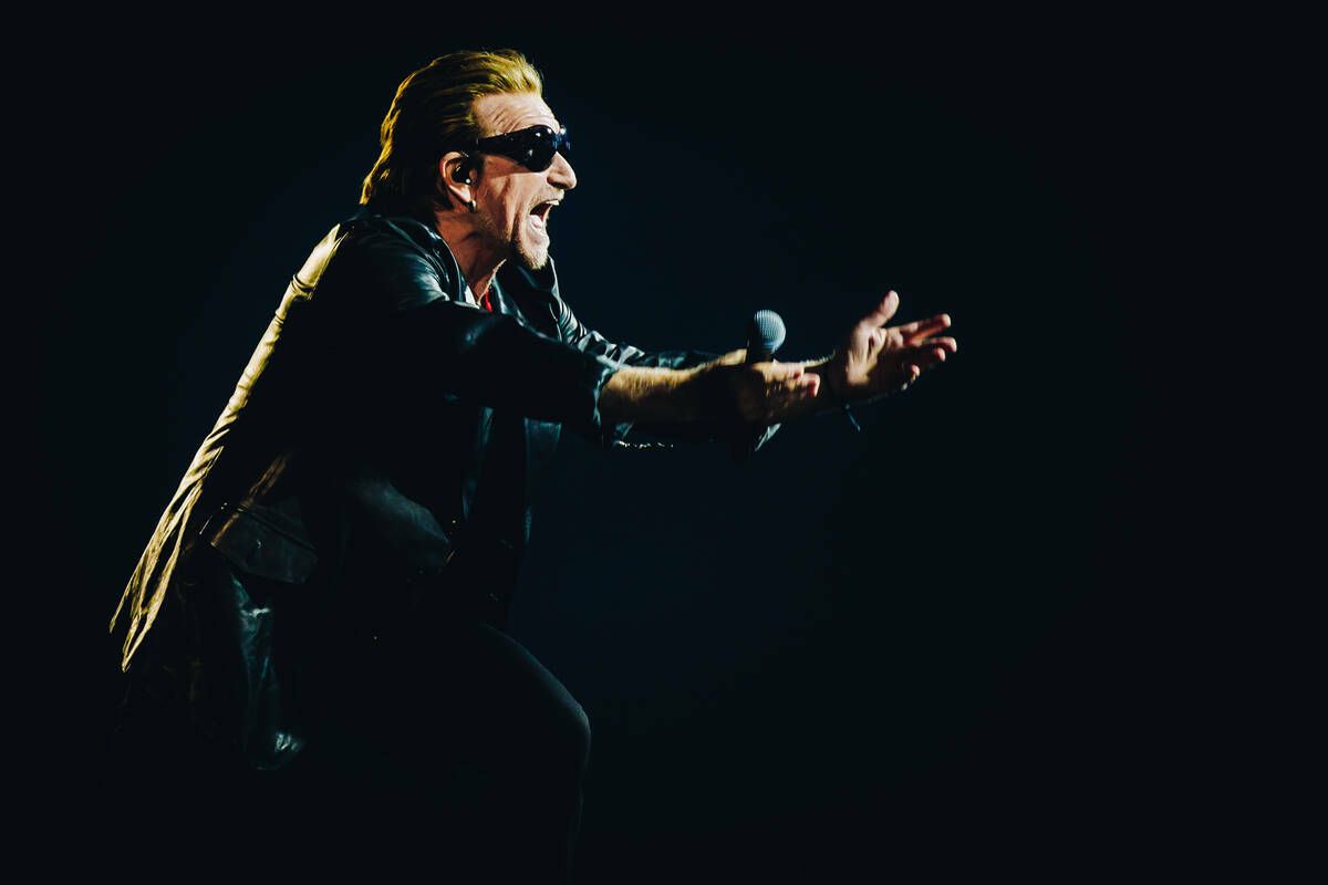 Bono se presenta en la noche de apertura de la residencia de U2 en la Sphere, el 9 de septiembr ...