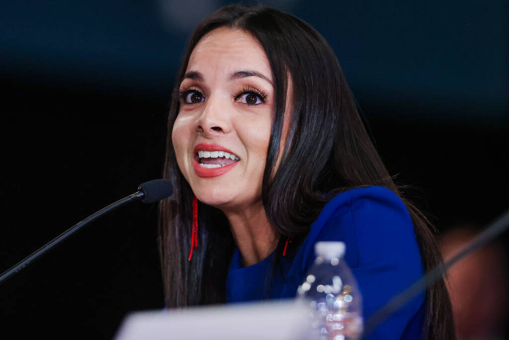 Iris Ramos Jones habla durante una mesa redonda sobre la construcción del futuro de Estados Un ...