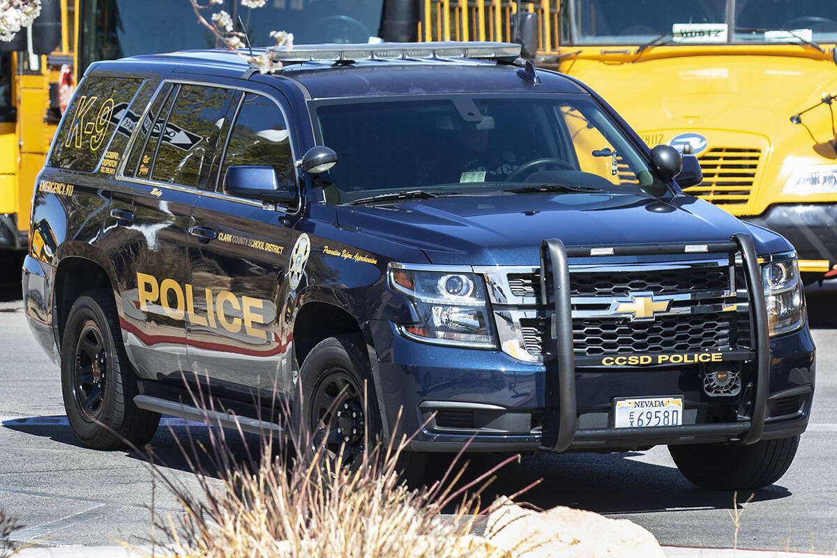 Vehículo del Departamento de Policía del Distrito Escolar del Condado de Clark (Bizuayehu Tes ...