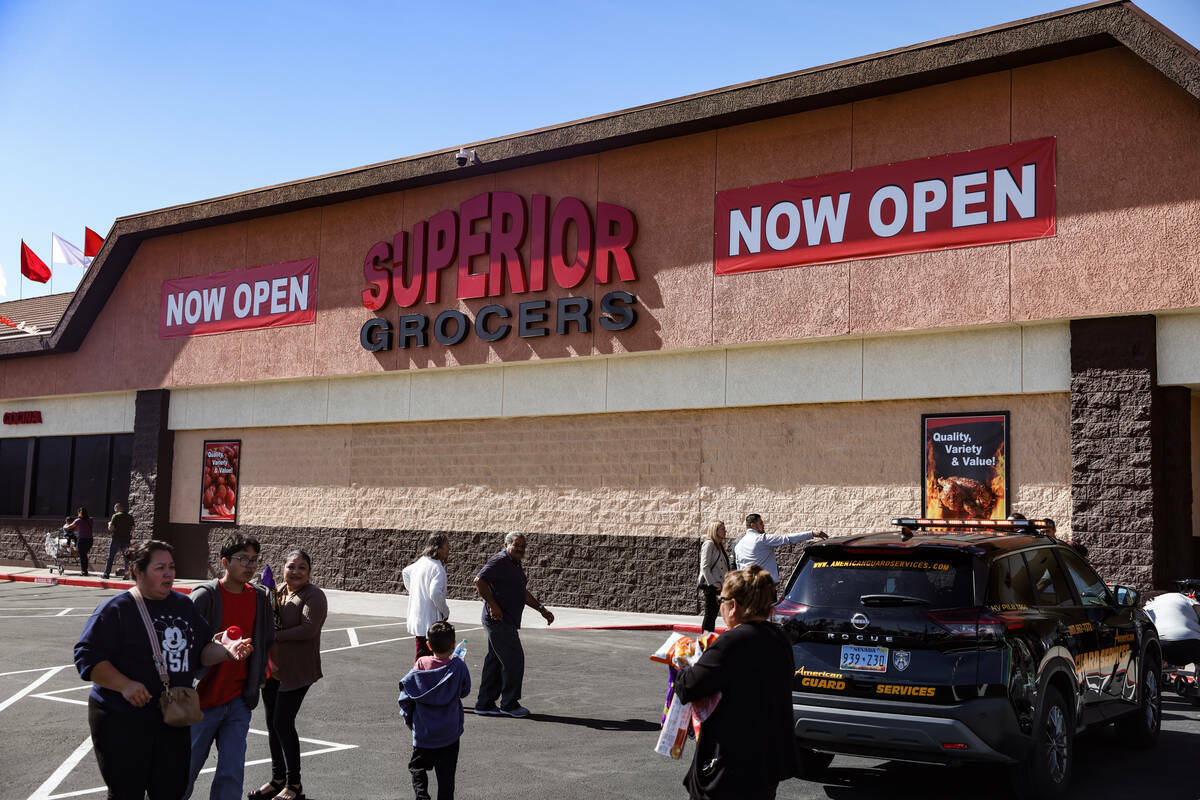 El nuevo Superior Grocers el día de la inauguración en East Las Vegas, el miércoles 27 de ma ...