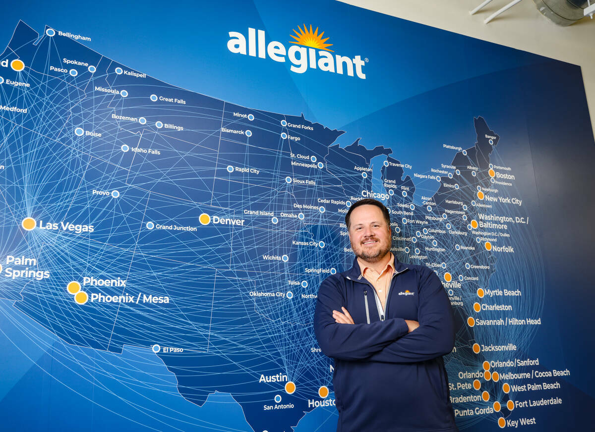 El director ejecutivo de Allegiant Air, Greg Anderson, posa en la sede de la compañía en Las ...