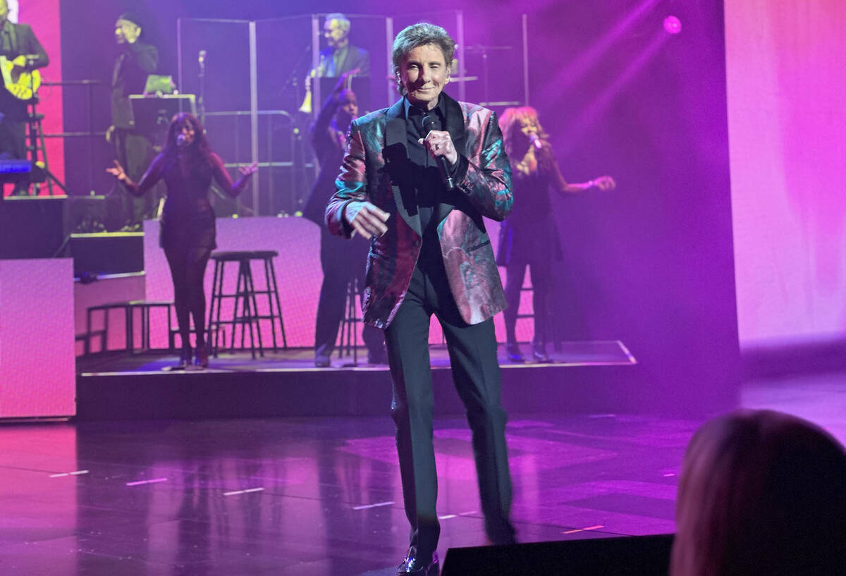 Barry Manilow se presenta en el International Theater en Westgate Las Vegas, el jueves 21 de se ...