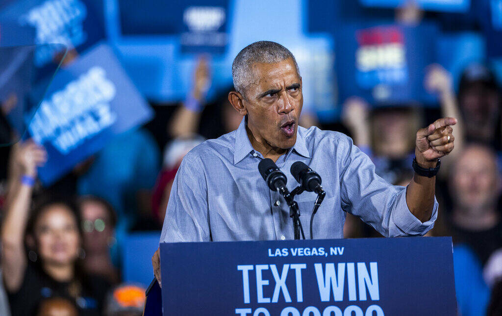 El expresidente Barack Obama habla en nombre de la campaña Harris-Walz en Cheyenne High School ...