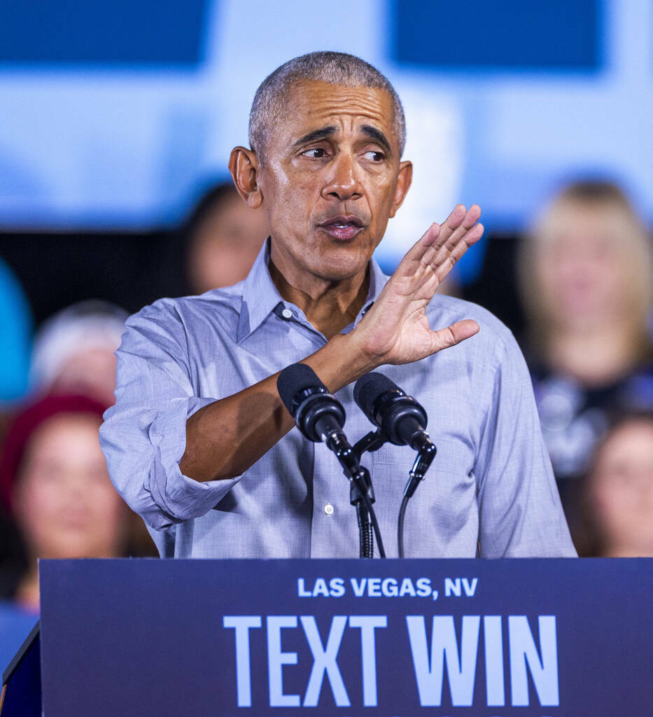 El expresidente Barack Obama habla en nombre de la campaña Harris-Walz en Cheyenne High School ...