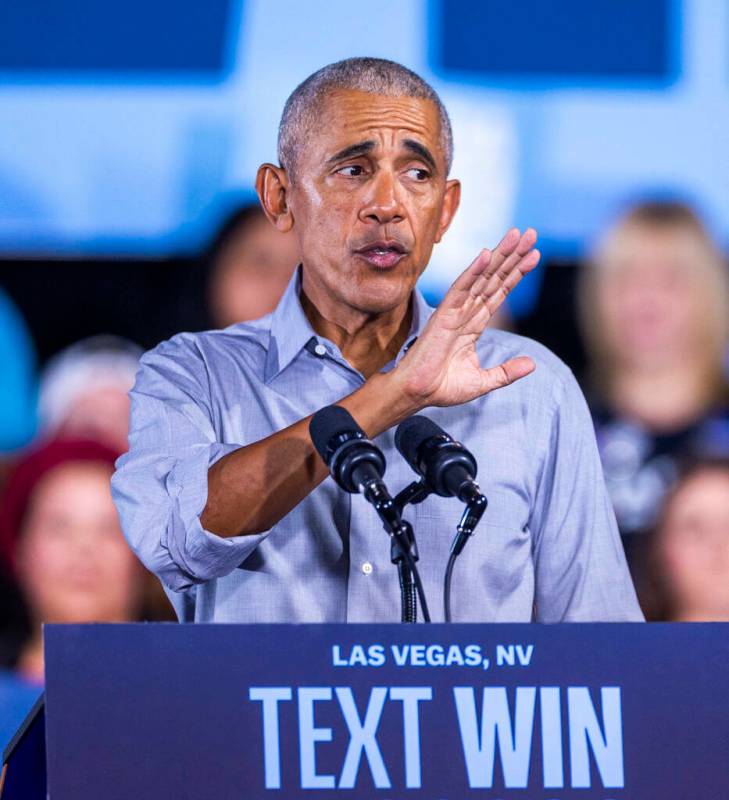 El expresidente Barack Obama habla en nombre de la campaña Harris-Walz en Cheyenne High School ...