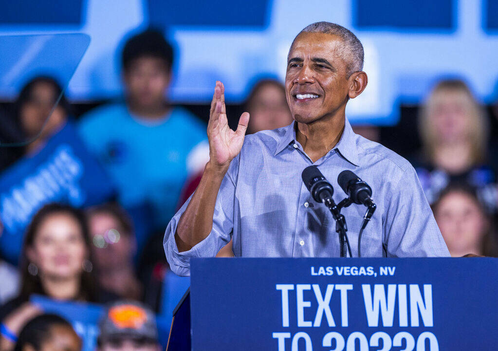 El expresidente Barack Obama habla en nombre de la campaña Harris-Walz en Cheyenne High School ...