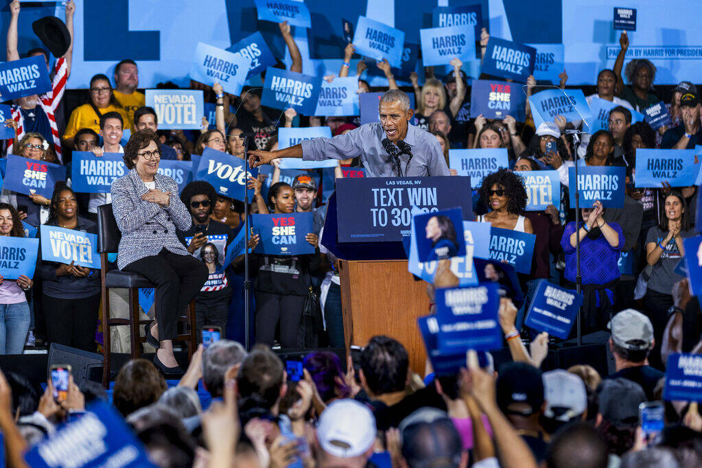 El expresidente Barack Obama le dice a la multitud que también vote por la senadora Jacky Rose ...