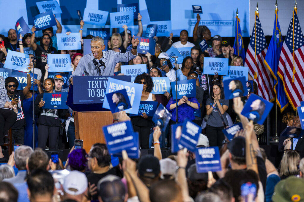 El expresidente Barack Obama habla en nombre de la campaña Harris-Walz en Cheyenne High School ...