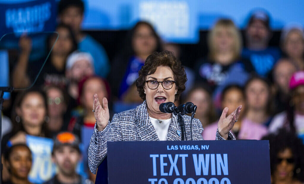 La senadora Jacky Rosen habla sobre las próximas elecciones antes de que el expresidente Barac ...