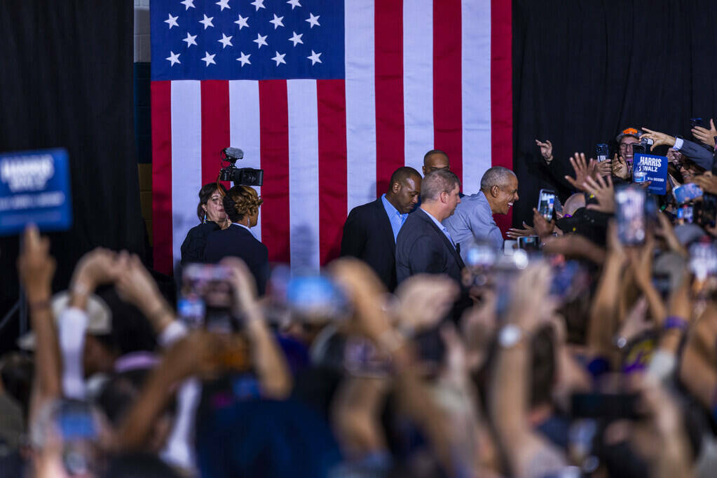 El expresidente Barack Obama llega para hablar en nombre de la campaña de Harris-Walz en Cheye ...