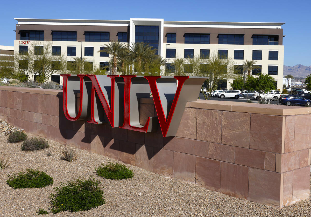 UNLV Black Fire Innovation, el primer edificio tecnológico insignia, fotografiado en el Harry ...