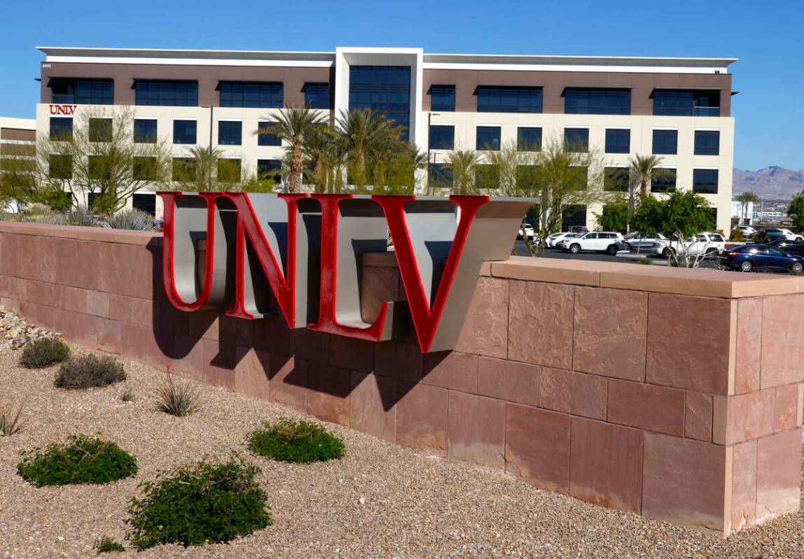 UNLV Black Fire Innovation, el primer edificio tecnológico insignia, fotografiado en el Harry ...