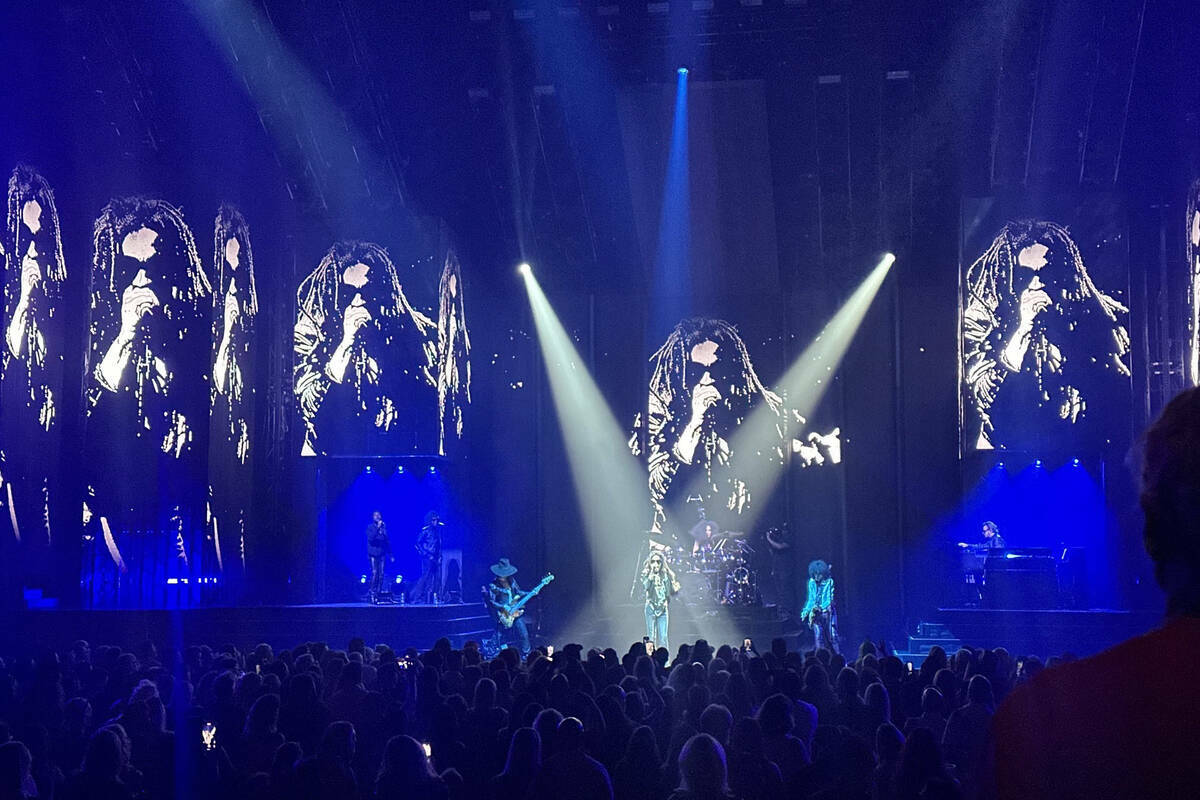 Lenny Kravitz actúa en su producción ‘Blue Electric Light’ en Dolby Live de Park MGM, el ...